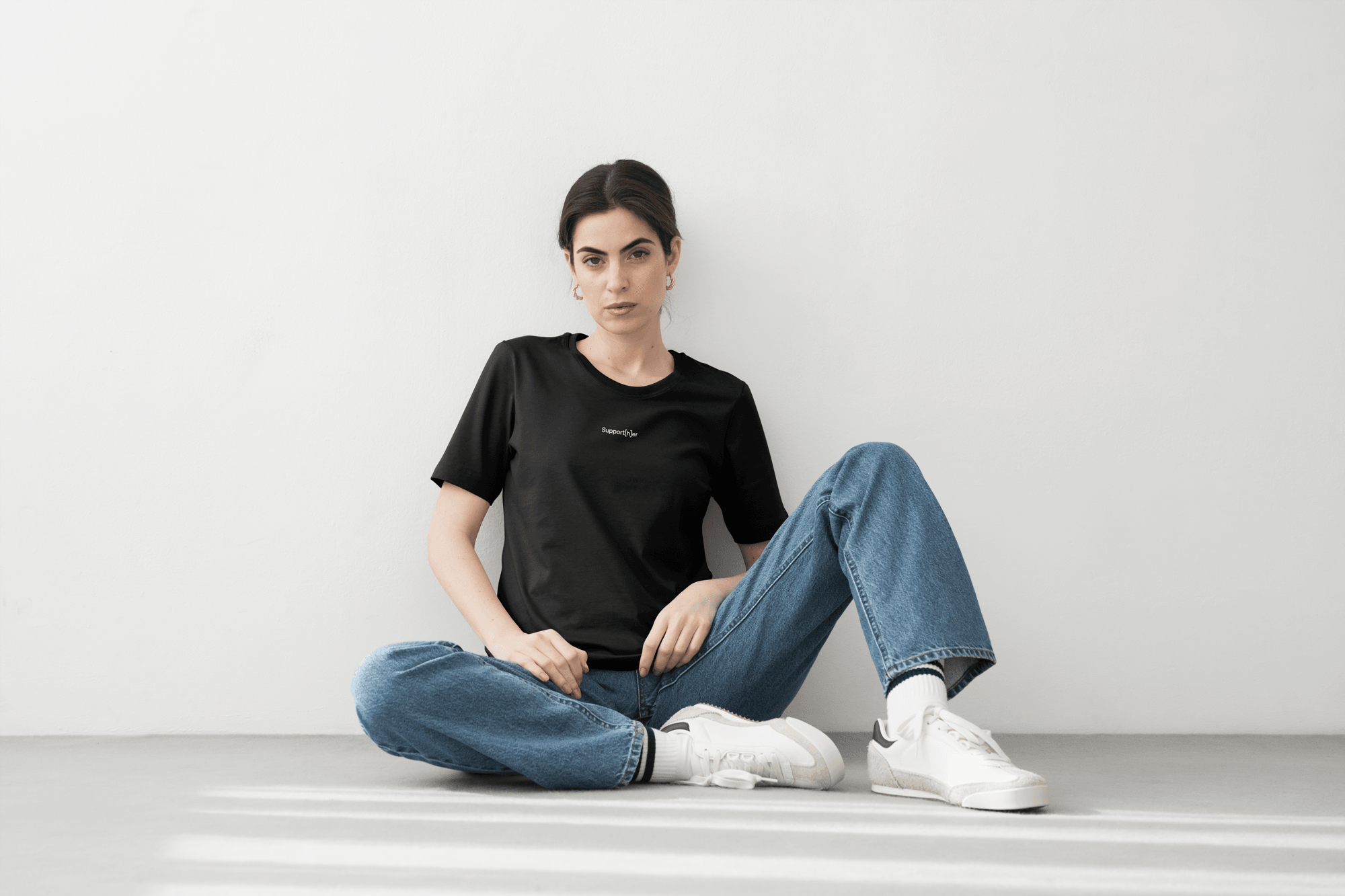 Support[h]er Tee Black - Front